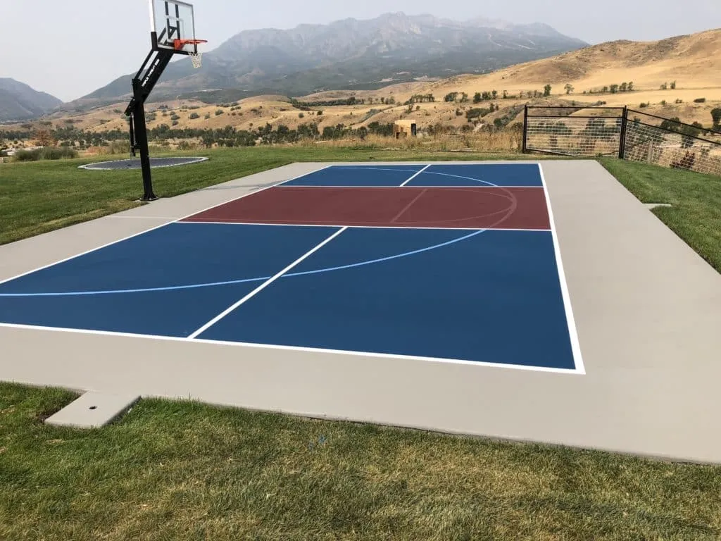 Xây sân bóng rổ - pickleball cao cấp 9 lớp sơn có 10% Hạt Cao Su ECOPICK trên nền nhựa
